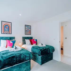 Two Bedroom Urban Retreat In The Heart Of Apartment